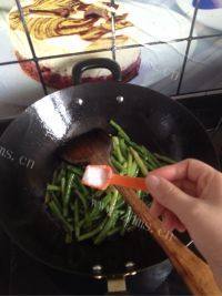 家常菜蒜蓉豆角做法图解8)