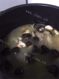 精制蛏干炖鸭做法图解9)