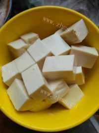 美味的鲫鱼豆腐汤做法图解1)