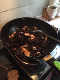 家常菜香菇炖鸡做法图解7)