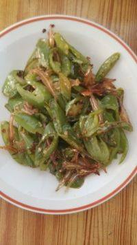 家常菜青椒炒小鱼干