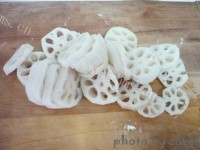 可口的莲藕栗子糖水做法图解2)