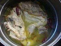 自制鸡汤豆腐小白菜做法图解1)