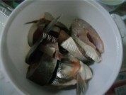 味美的鲢鱼炖豆腐做法图解1)