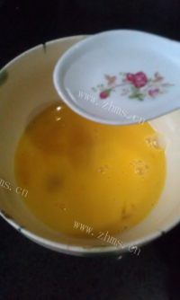 自制鸡蛋面饼做法图解2)