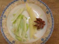 芹菜炒胡萝卜做法图解3)