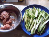 绿色食物芦笋炒肉做法图解1)