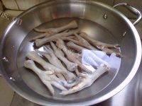 美味的红卤鸡爪做法图解1)