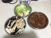 好吃的咸鱼茄子煲做法图解1)