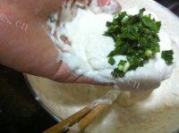 十分诱人的韭菜饼做法图解7)
