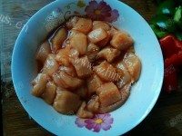 可口的彩椒鸡肉串做法图解3)