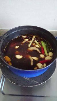 美味的酱香鸡爪做法图解8)