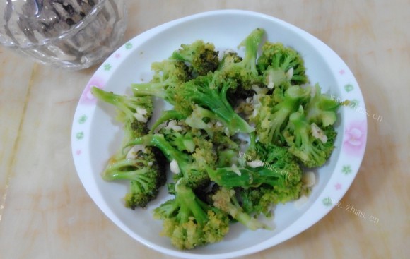 质嫩爽口的蒜蓉西兰花