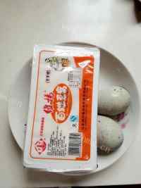 家常皮蛋豆腐做法图解1)
