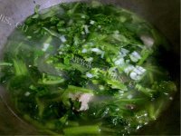 家常小白菜粉条排骨汤做法图解9)
