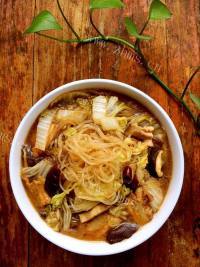 热腾腾的猪肉白菜炖粉条做法图解12)