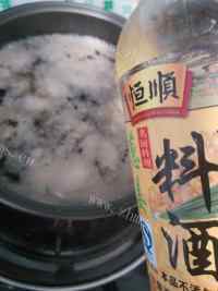 土豆炖排骨做法图解5)