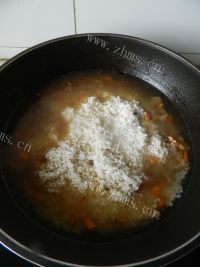 自制猪肉手抓饭做法图解14)