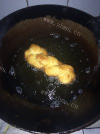 零食新作软炸麻花做法图解9)