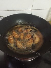 美味的红烧中翅做法图解4)