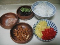 美味的五彩菠萝炒饭做法图解2)