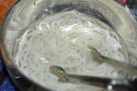 家常菜腊肠炒河粉做法图解4)
