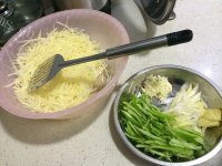家常菜青椒土豆丝做法图解1)
