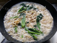 美味的肉丝炝锅面做法图解8)