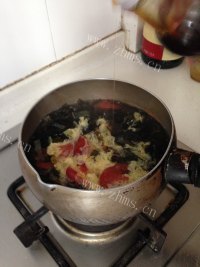 美味的鸡蛋紫菜汤做法图解7)