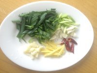 家常菜红烧鲫鱼做法图解1)