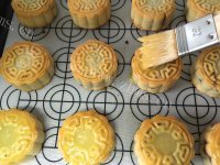 自制豆沙月饼做法图解9)
