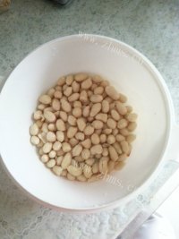 下酒菜香辣花生米做法图解2)