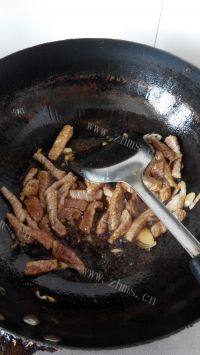 诱人的萝卜干炒肉做法图解8)