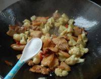 营养丰富的花菜炒肉片做法图解12)
