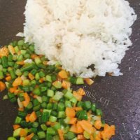 美味的杂菜炒饭做法图解9)