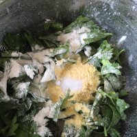 家常菜粉蒸芹菜叶做法图解2)