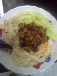 自己做的香菇肉酱面
