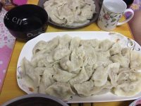 油而不腻的酸菜饺子做法图解4)