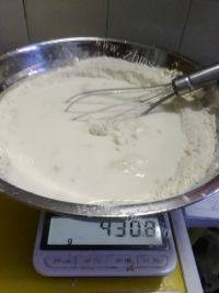 美味的鲜奶吐司做法图解3)