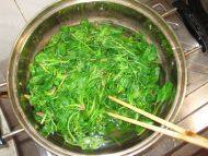 色香的菠菜拌粉丝做法图解2)
