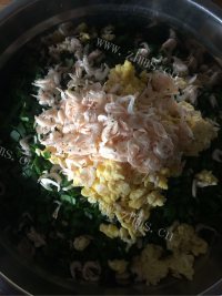清爽可口的韭菜盒子做法图解3)