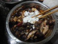 家常菜麻辣粉蒸肉做法图解4)