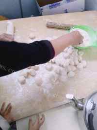 美味的萝卜猪肉饺子做法图解14)