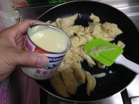 颜色好看的玫瑰馅绿豆糕做法图解6)