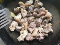 家常黄豆香菇焖猪蹄的做法图解五