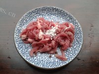唇齿留香的莴笋肉丝做法图解2)