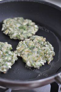 颜值高槐花饼做法图解9)