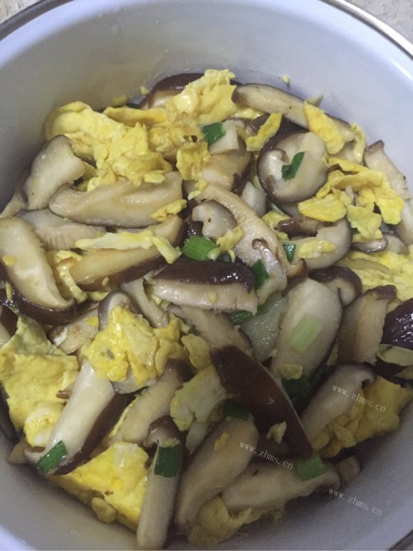 色泽鲜亮的香菇炒鸡蛋