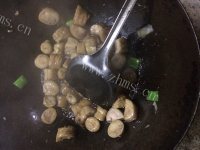 家常菜尖椒肥肠做法图解6)