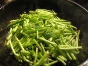 家常菜芦蒿苔炒香干做法图解2)